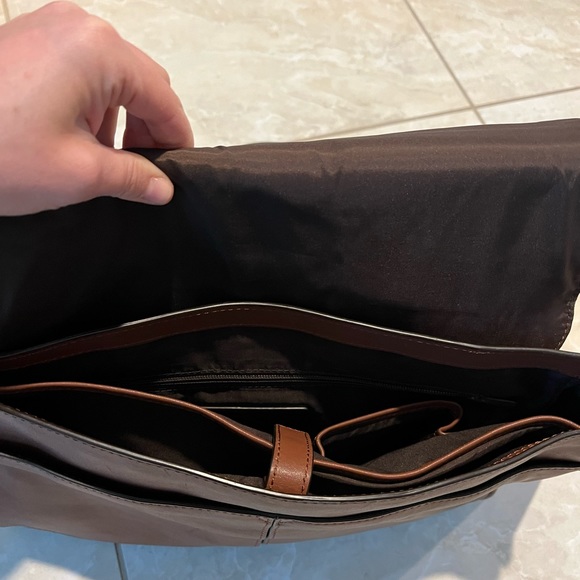 Michael Kors Men’s Leather Messenger Bag - Picture 5 of 7